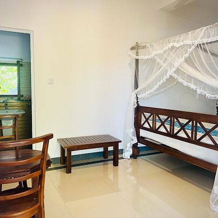 Vogel Nest Bed & Breakfast Midigama East Ngoại thất bức ảnh